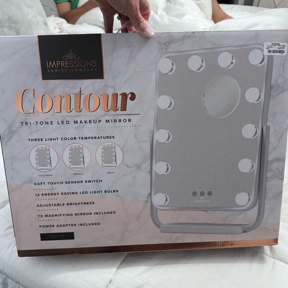 Contour Tri-Tone LED MakeupMirror w 3 light colors & 7X mag round suction mirror - Picture 8 of 9